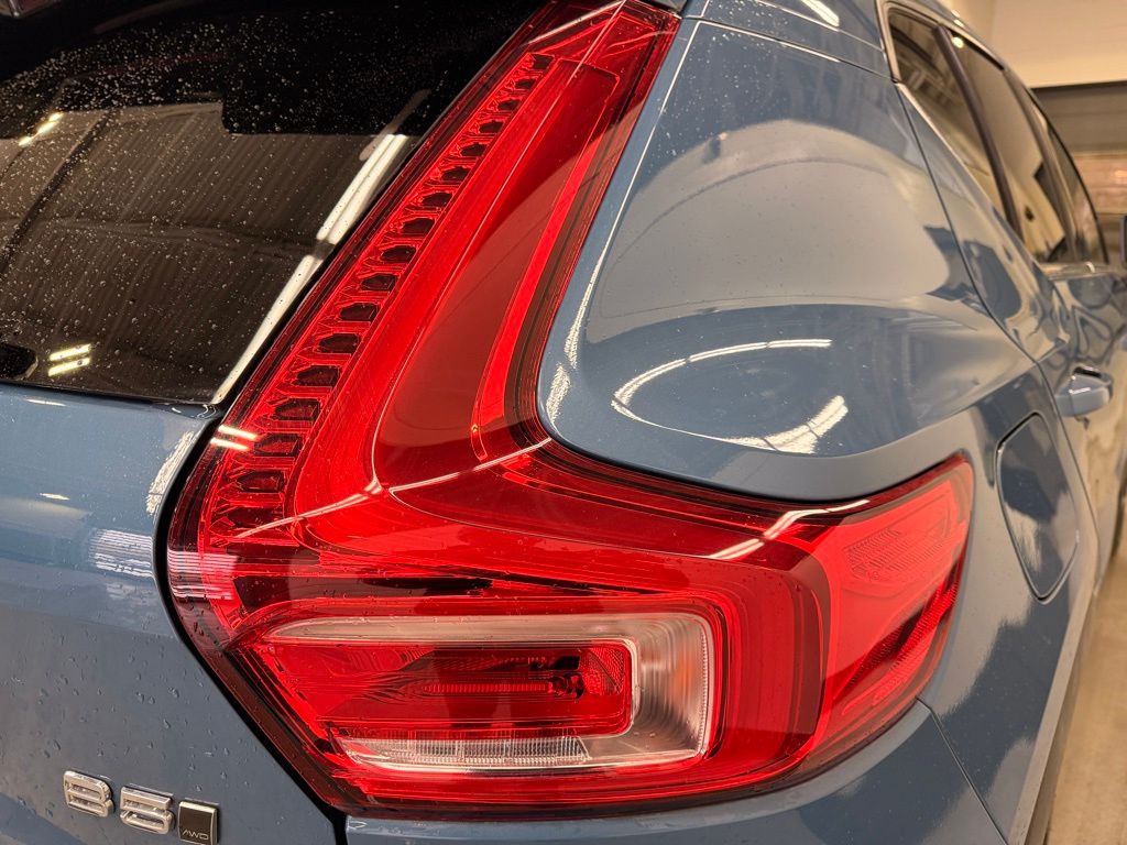 Thumbnail: 2023 Volvo XC40 - 5