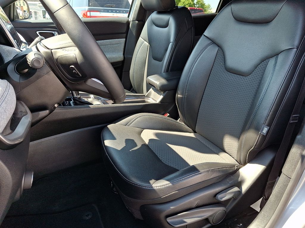 2025 Jeep Compass Latitude Silver at Spitzer Acura