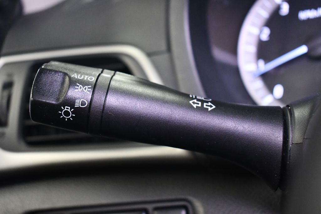 Thumbnail: 2015 Nissan Sentra - 22