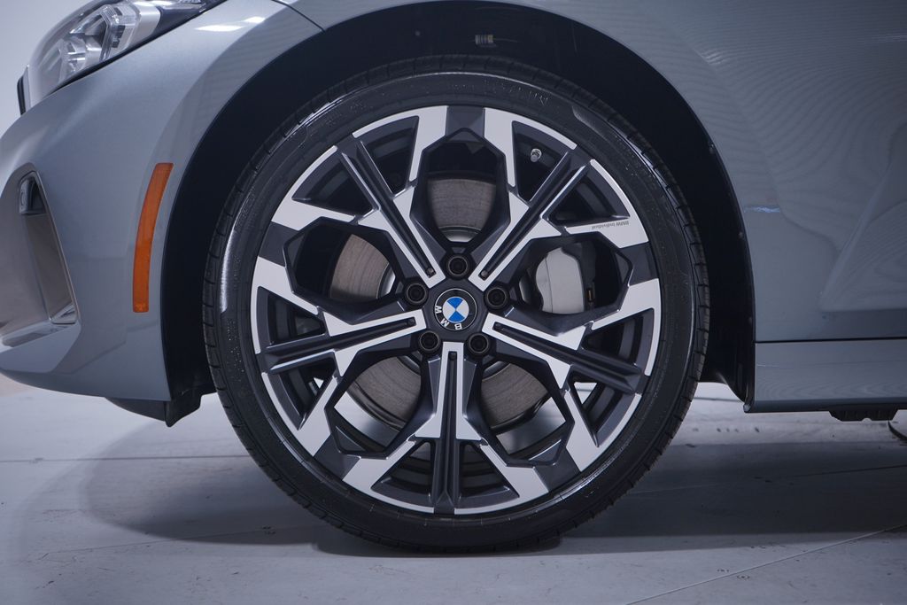 Thumbnail: 2025 BMW 3 Series - 2