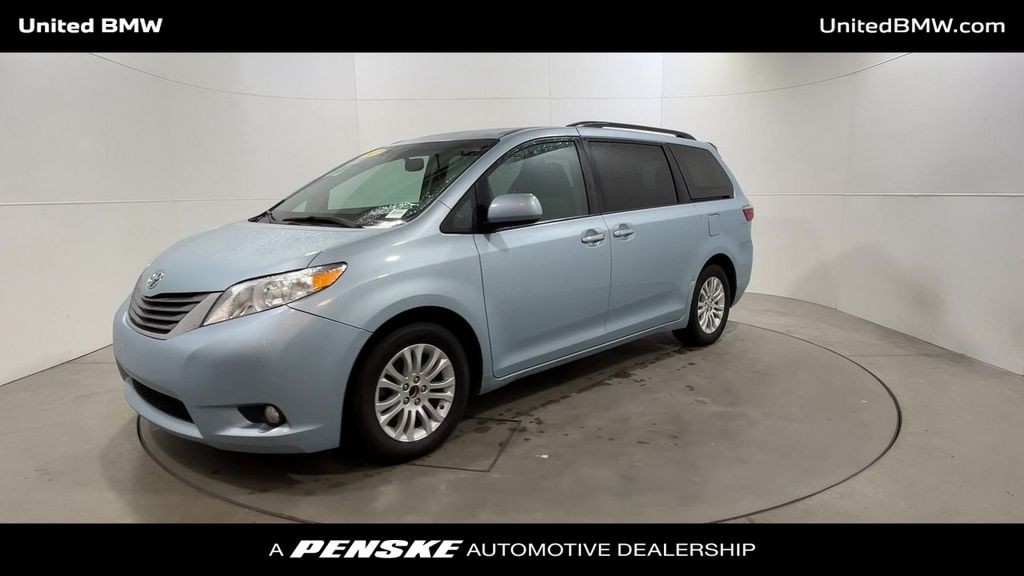 2017 Toyota Sienna Limited 4