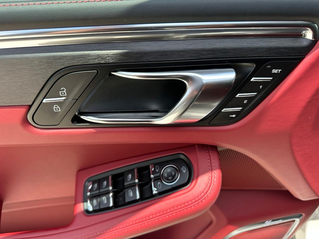 Thumbnail: 2026 Porsche Macan - 18