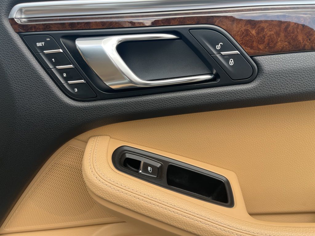 Thumbnail: 2017 Porsche Macan - 13