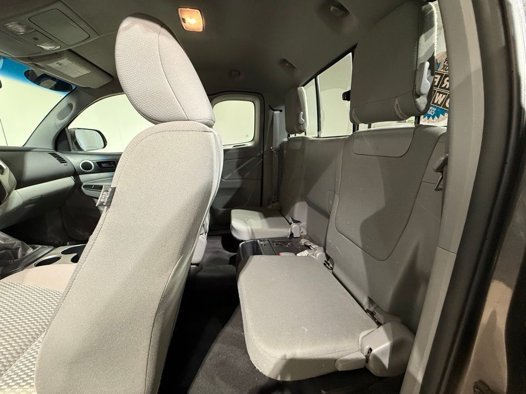 Thumbnail: 2015 Toyota Tacoma - 17
