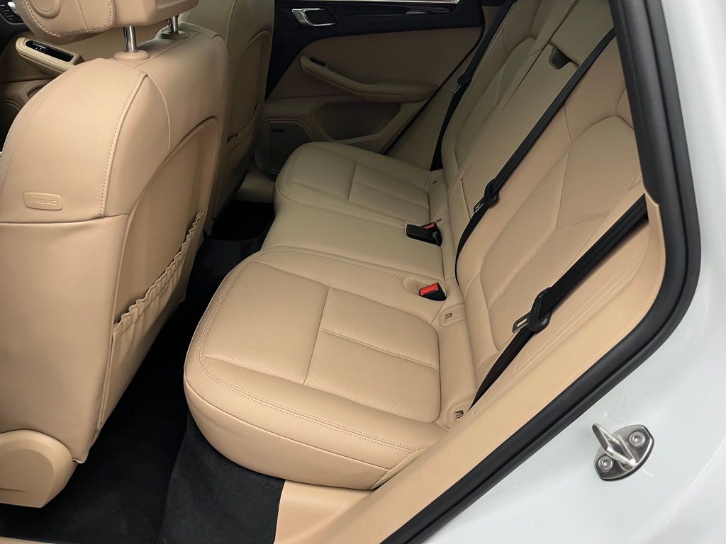 Thumbnail: 2025 Porsche Macan - 30