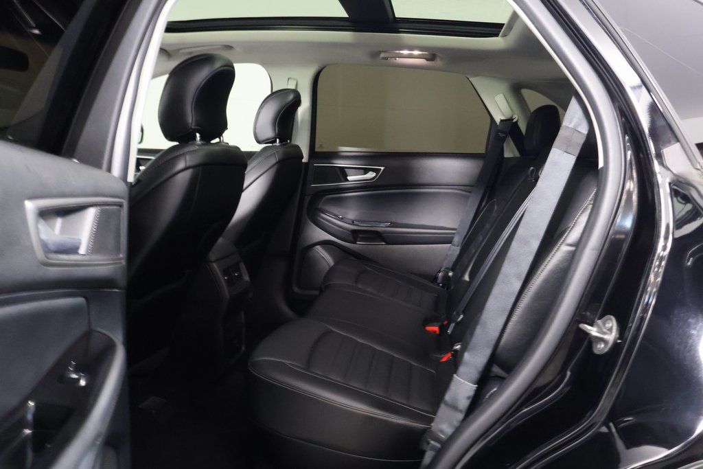 Thumbnail: 2016 Ford Edge - 11