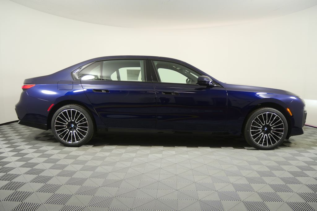 Thumbnail: 2026 BMW 7 Series - 2