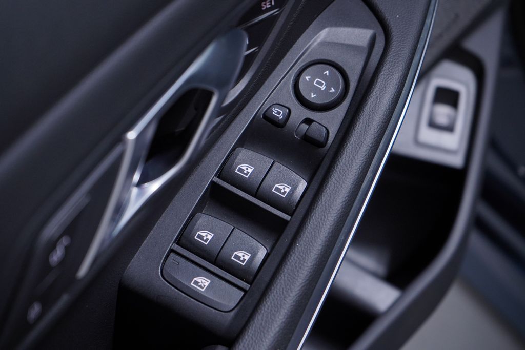 Thumbnail: 2025 BMW 3 Series - 17