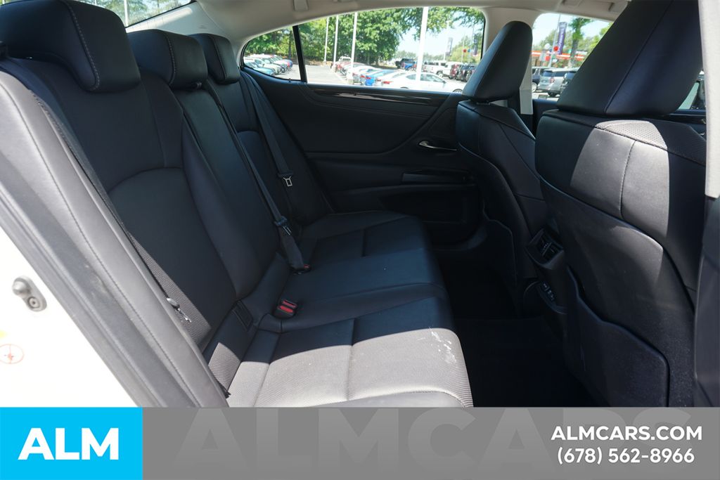 Used 2019 White Lexus 350 image 23