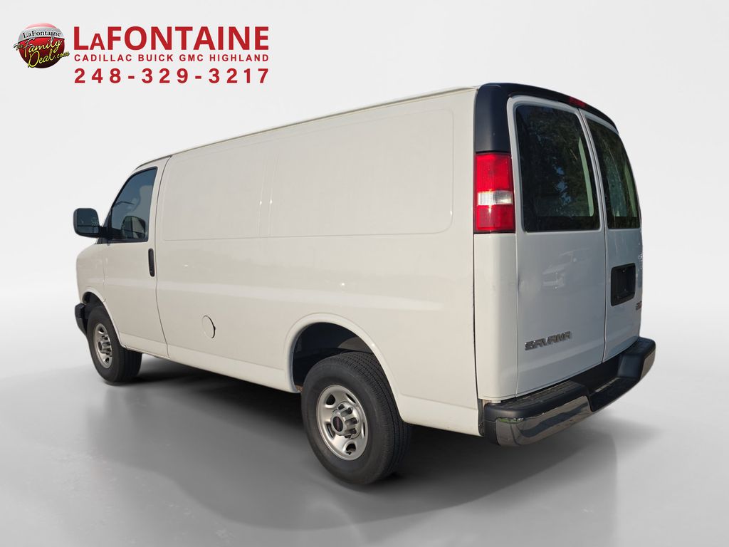 2022 GMC Savana 2500 Work Van 5