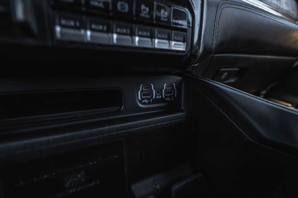 2020 Ram 3500 Laramie Longhorn thumbnail 19
