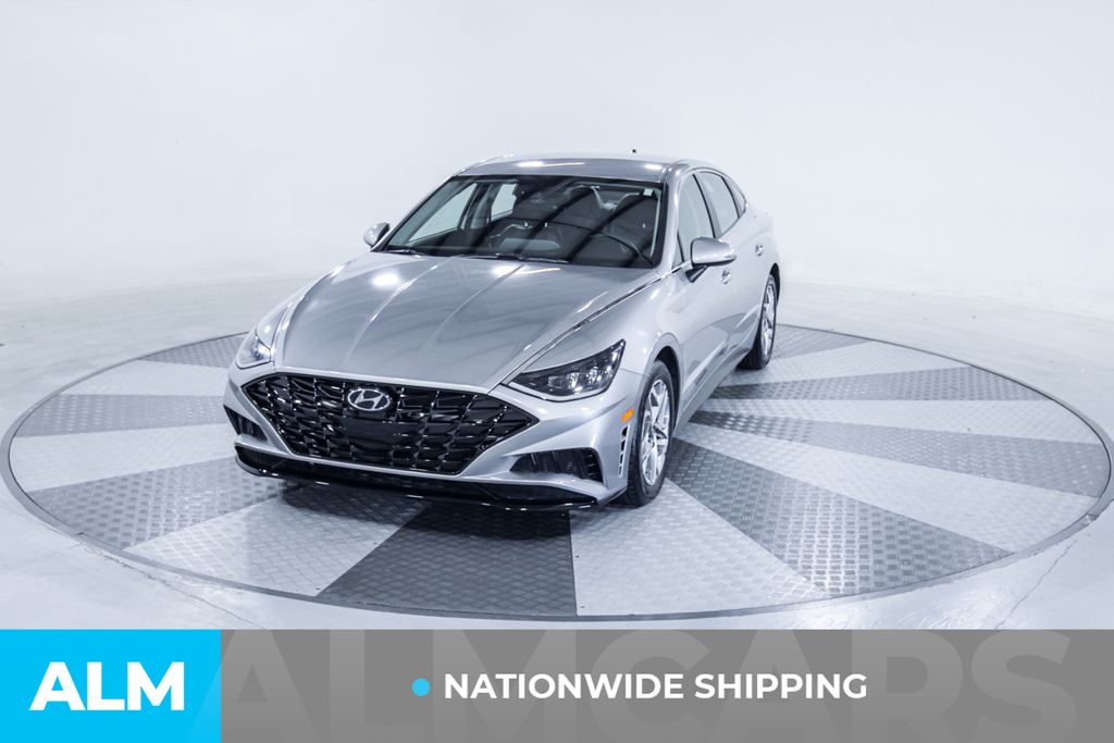 Used 2020 Silver Hyundai SEL image 2
