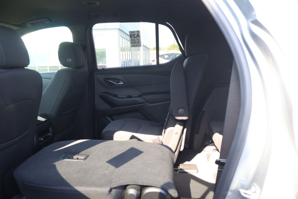 Thumbnail: 2023 Chevrolet Traverse - 32