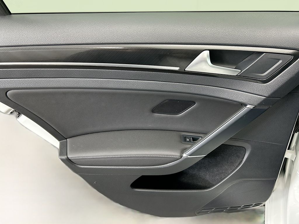 Thumbnail: 2019 Volkswagen Golf - 25