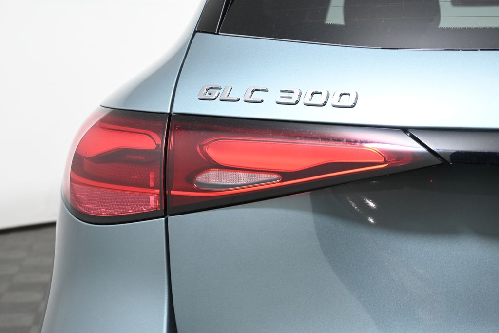 2025 Mercedes-Benz GLC 300 12