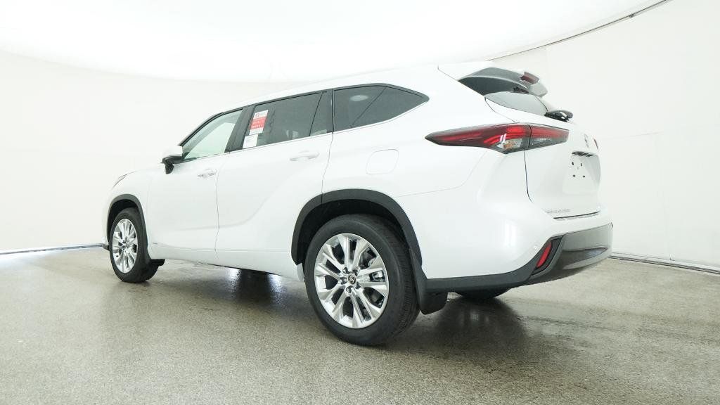 Thumbnail: 2025 Toyota Highlander - 13