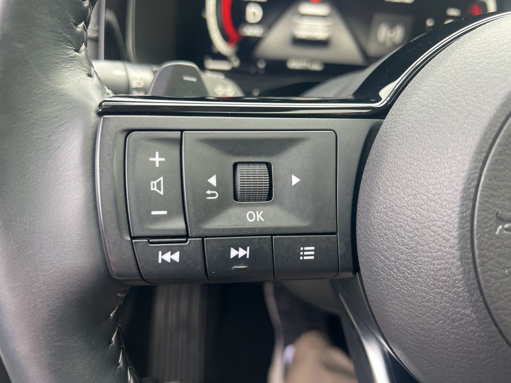 2023 Nissan Pathfinder Platinum photo