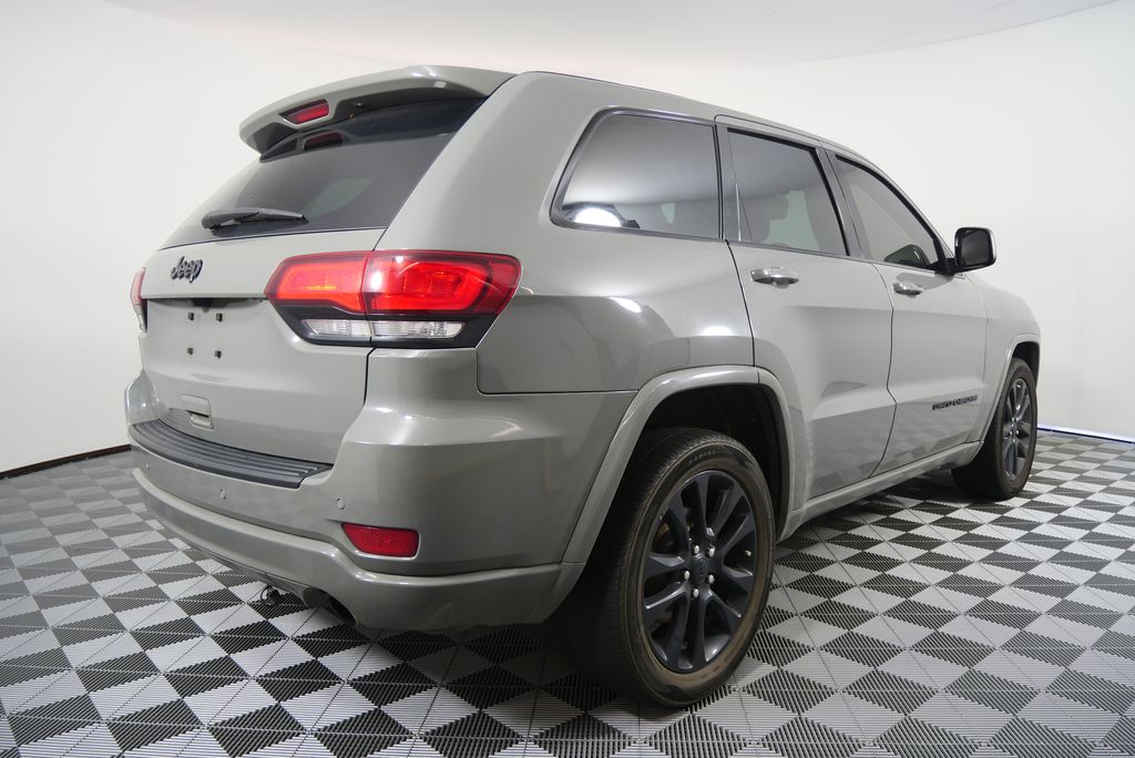 Thumbnail: 2020 Jeep Grand Cherokee - 3