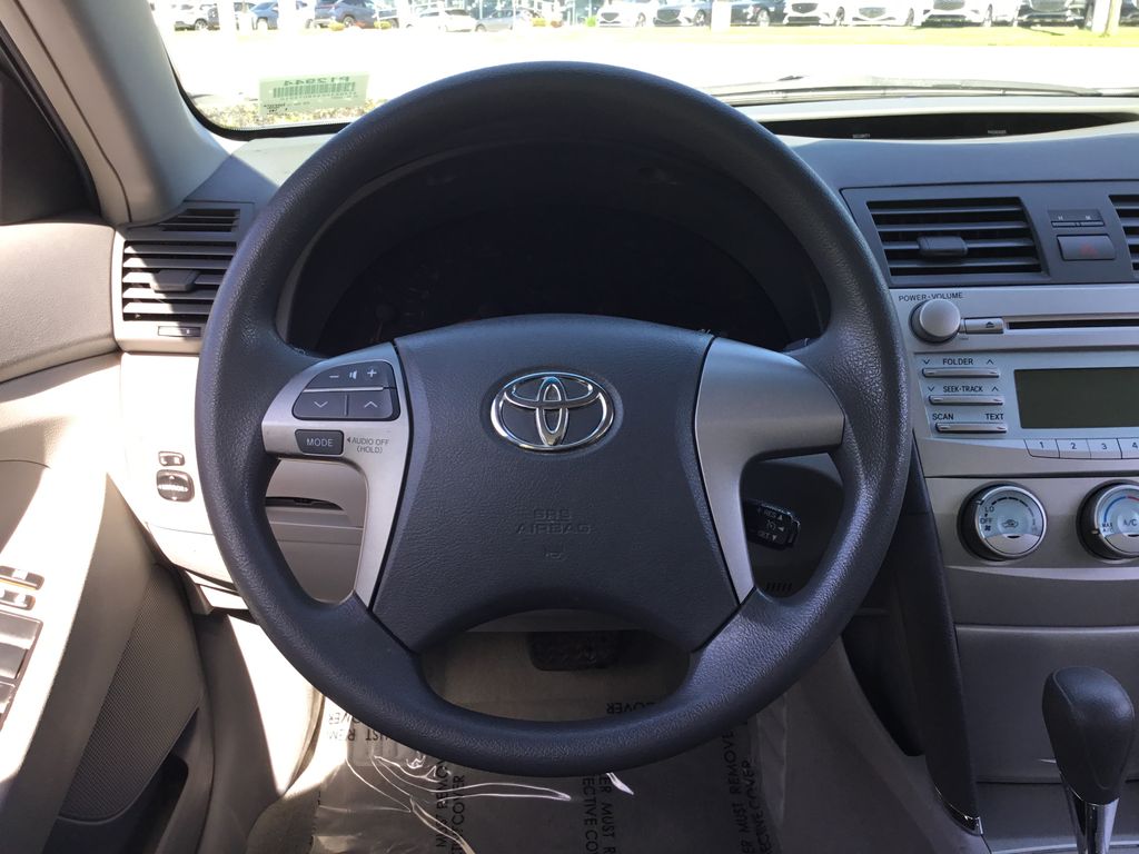 2009 Toyota Camry LE 16