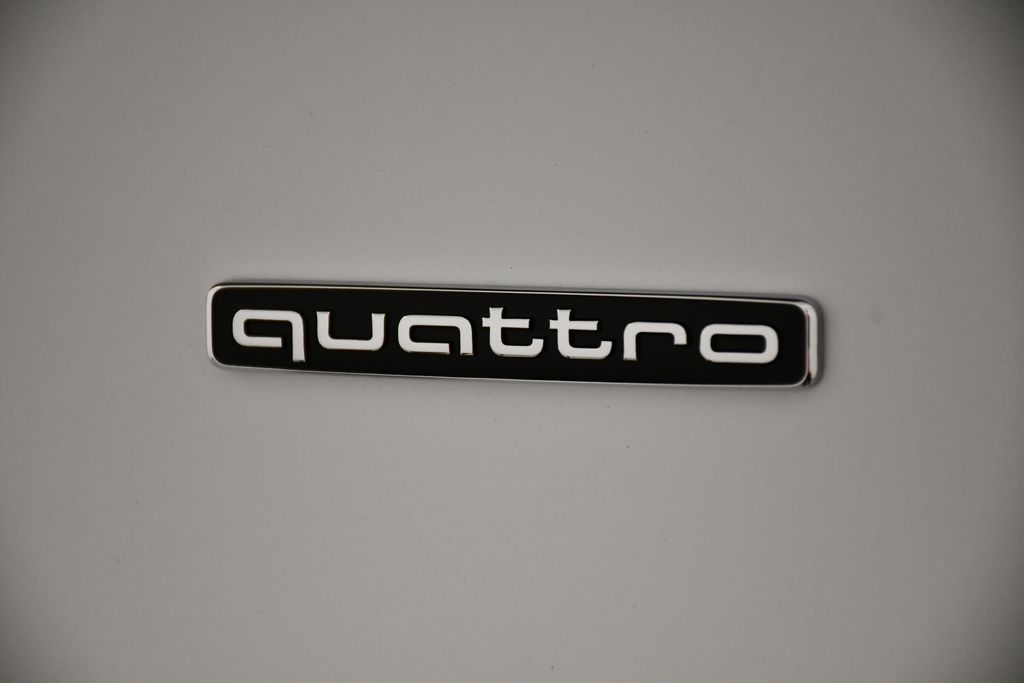 Thumbnail: 2025 Audi Q5 - 10