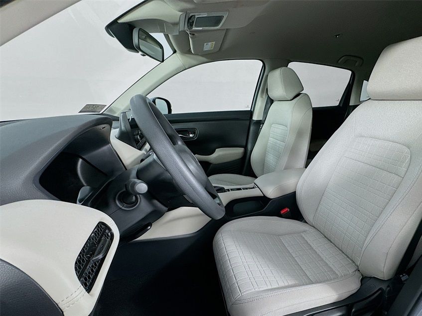2025 Honda HR-V LX photo