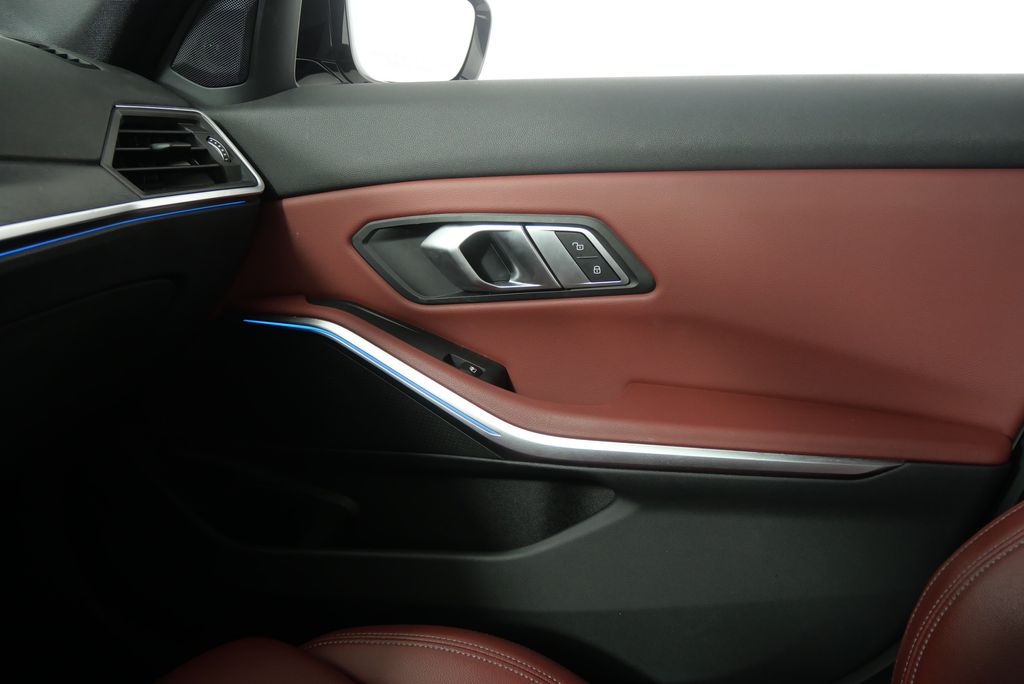 2023 BMW 3 Series 330i 27