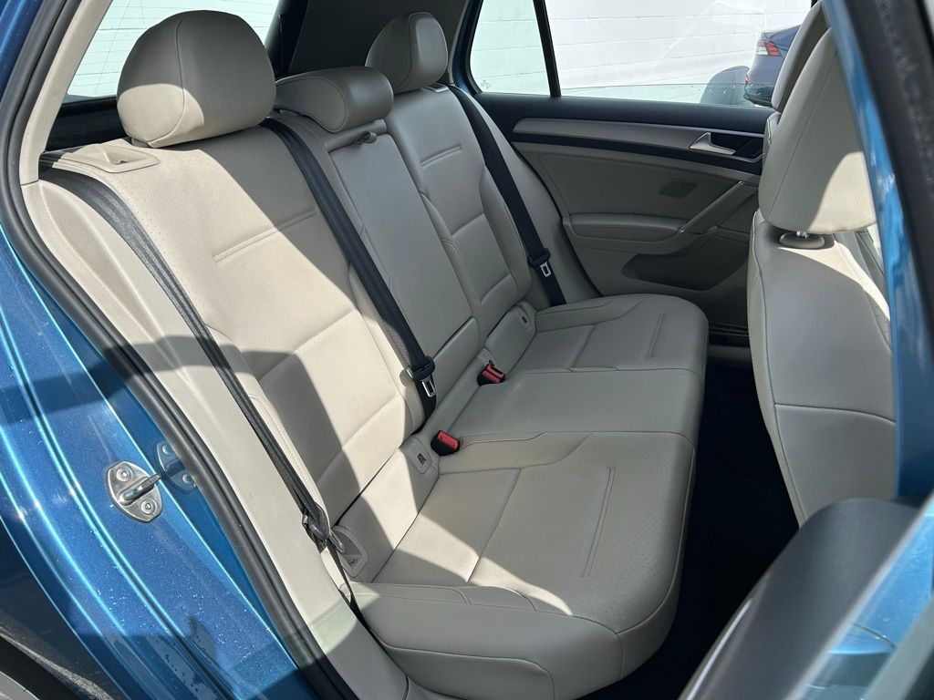 2015 Volkswagen e-Golf SEL Premium 20
