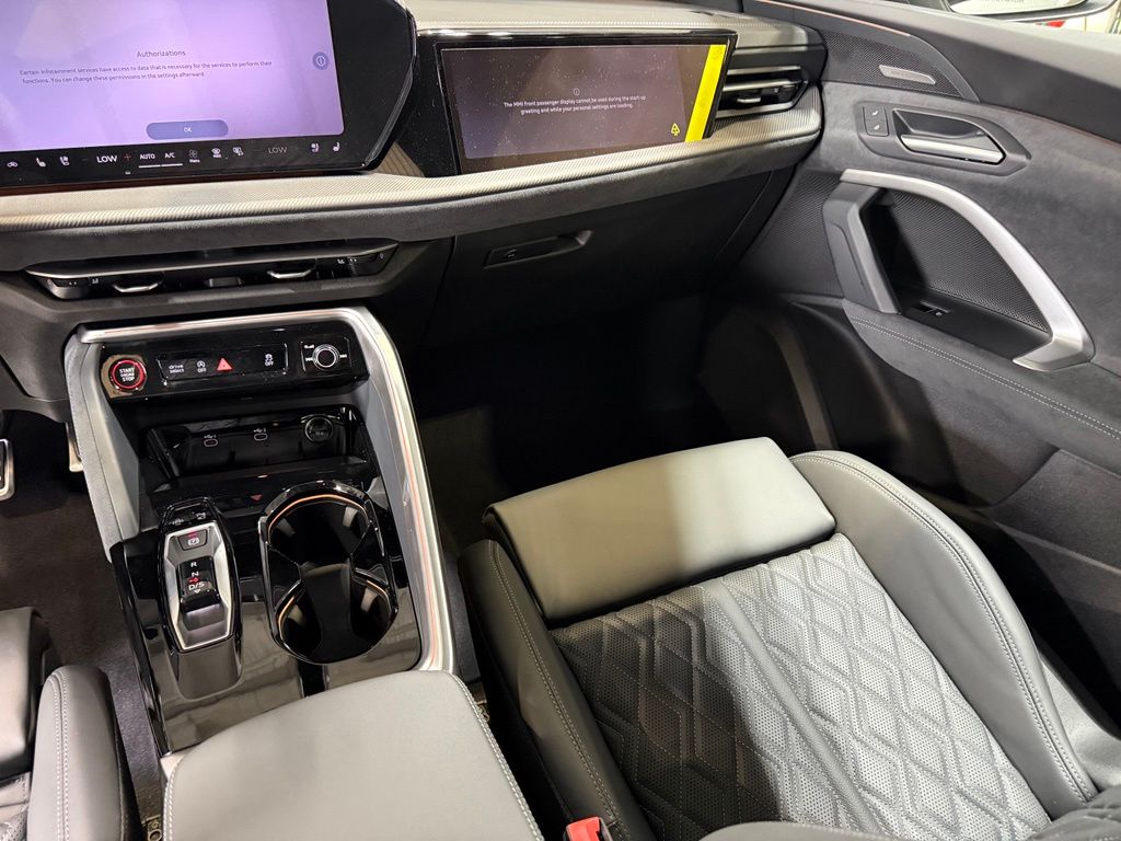 Thumbnail: 2026 Audi SQ5 - 25