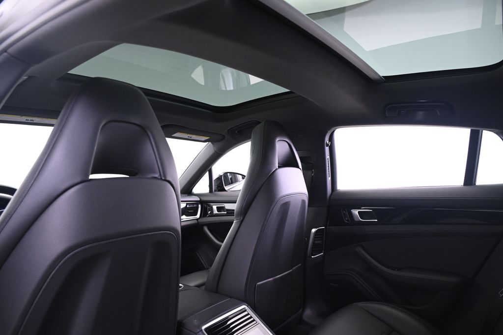 Thumbnail: 2018 Porsche Panamera - 25