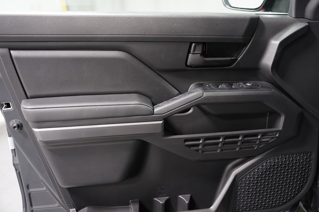 2025 Toyota Tacoma SR5 31