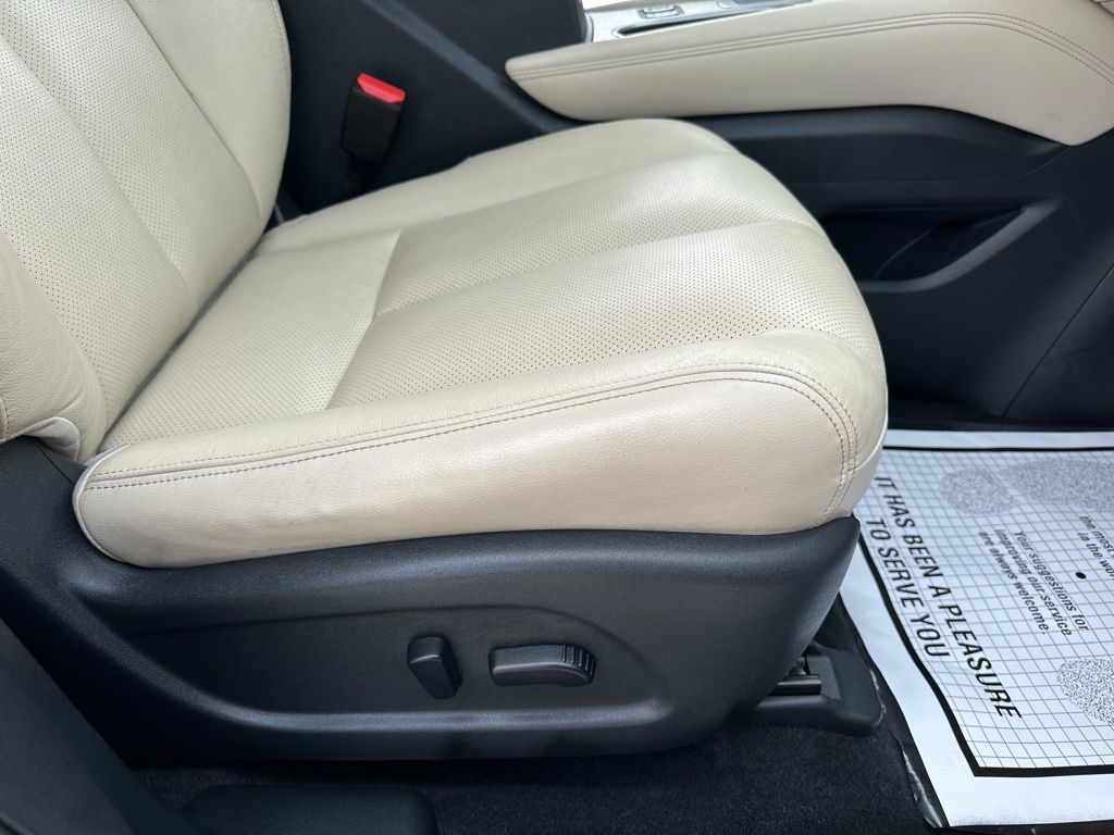 2023 Pearl White Tricoat Nissan Murano SL FWD SUV