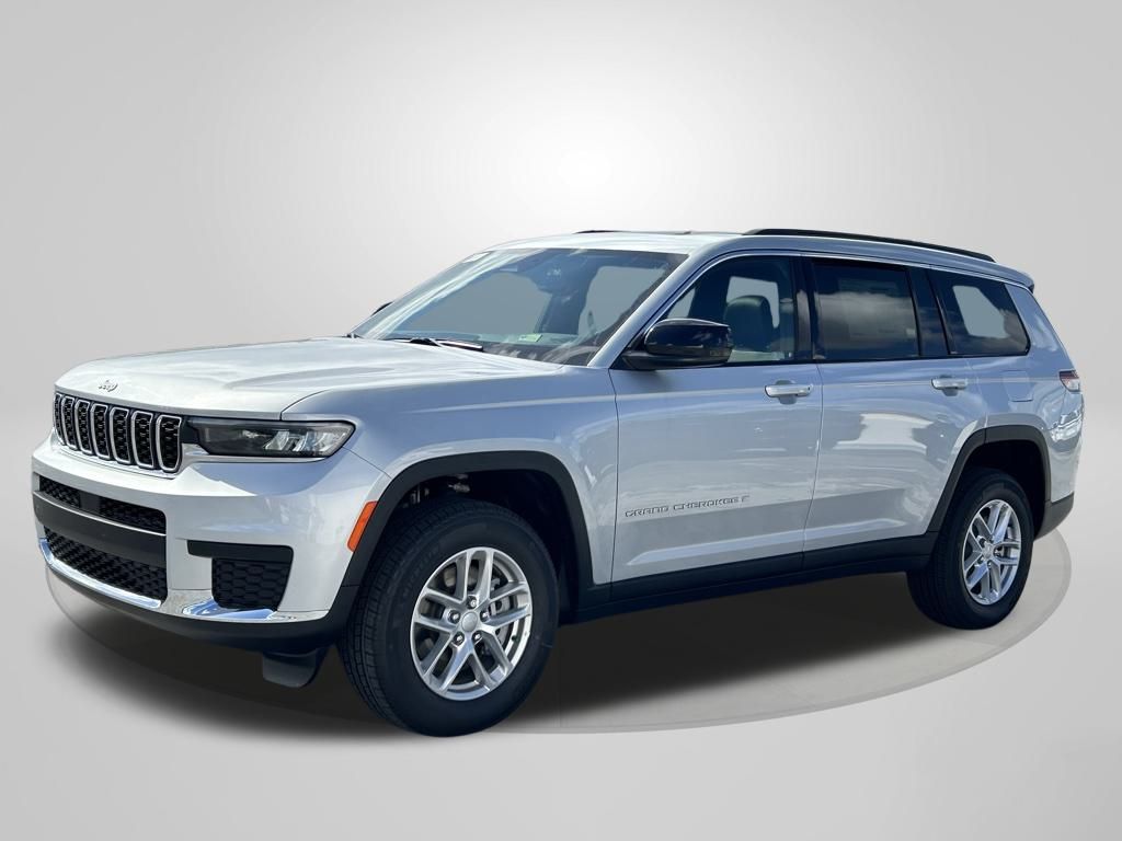 2024 Jeep Grand Cherokee L Laredo's photo