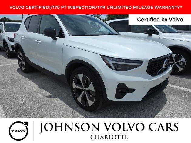 Crystal White 2026 Volvo XC40 B5 Plus AWD SUV / Crossover All-Wheel Drive Automatic