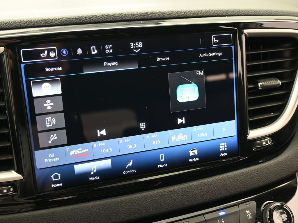 Used 2023 Bright White Clearcoat Chrysler Touring L image 22