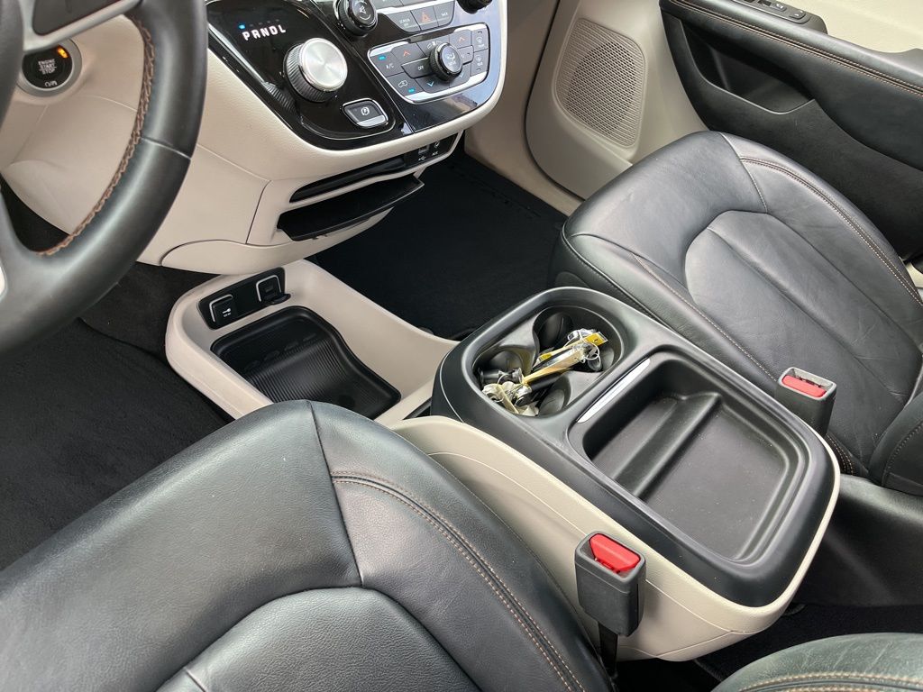 Thumbnail: 2017 Chrysler Pacifica - 19
