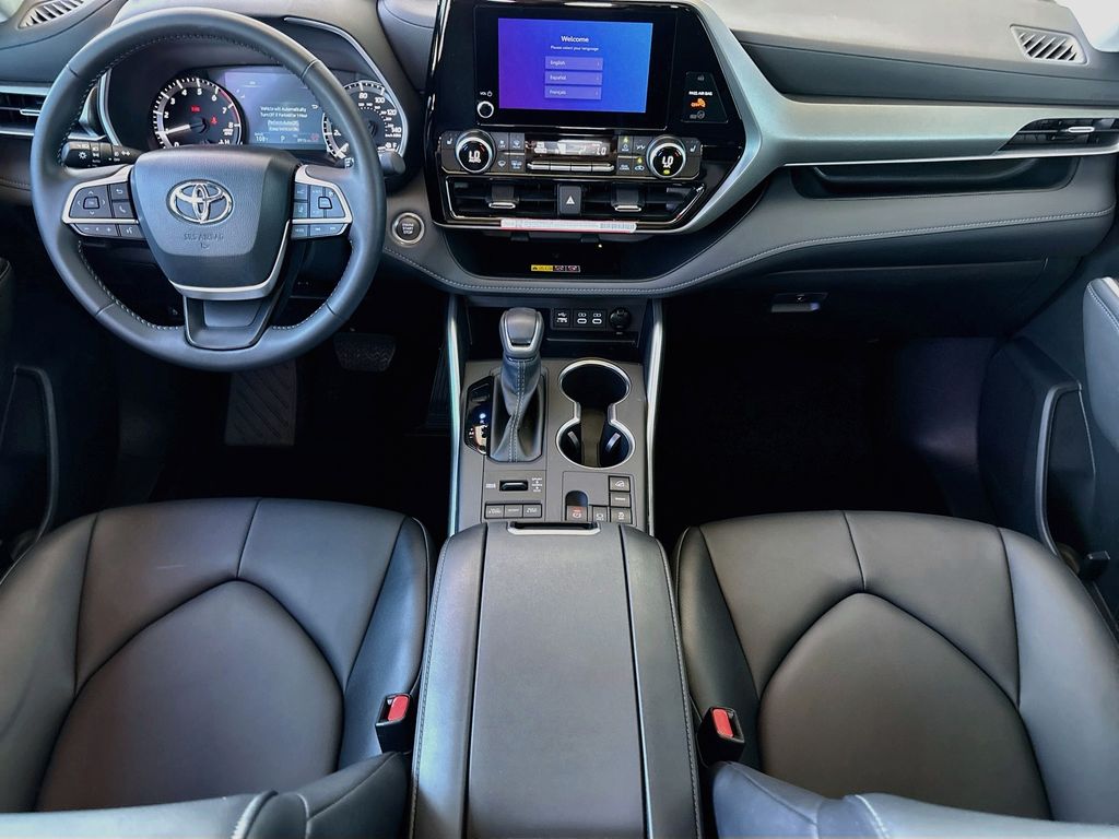 Thumbnail: 2026 Toyota Highlander - 13