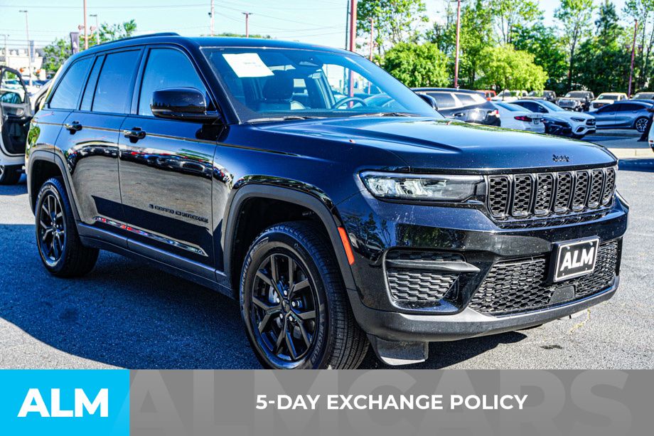 Used 2025 Black Jeep Altitude image 4