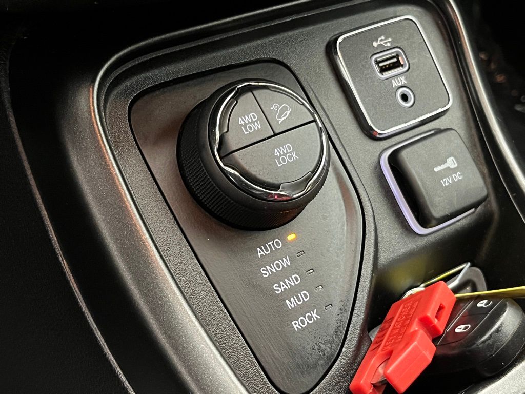 Thumbnail: 2018 Jeep Compass - 16