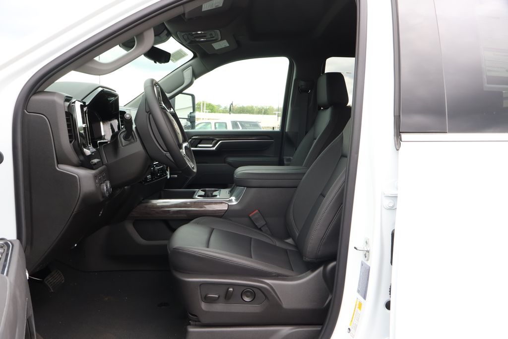 2025 Chevrolet Silverado 3500 LTZ 16