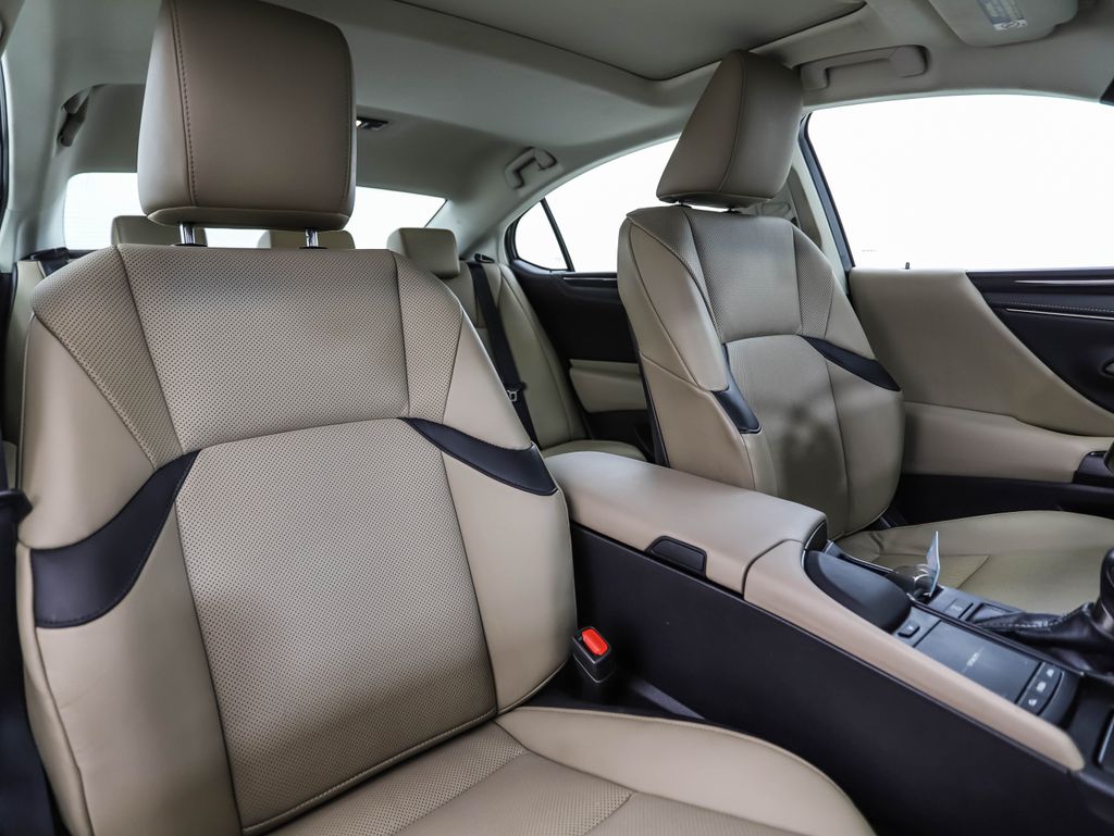 Thumbnail: 2019 Lexus ES - 32