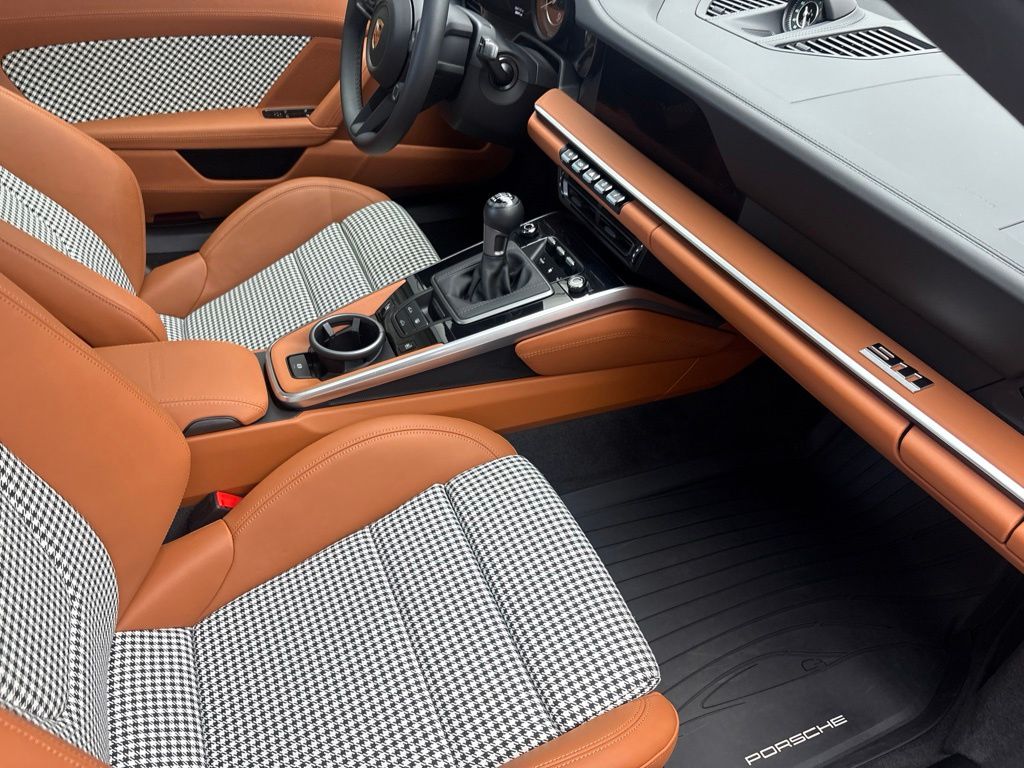 Thumbnail: 2024 Porsche 911 - 21