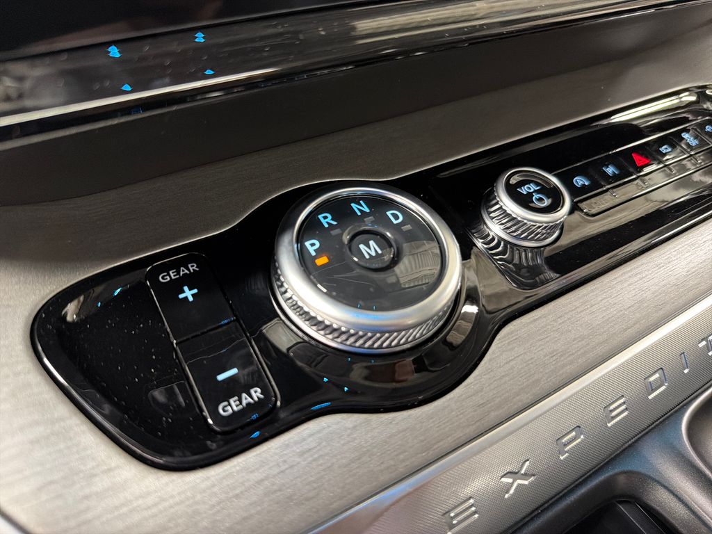 New 2026 Black Ford Platinum image 28