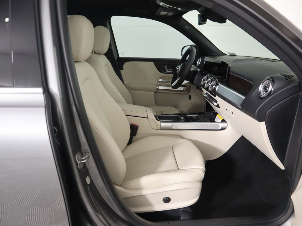 Thumbnail: 2026 Mercedes-Benz GLB - 21