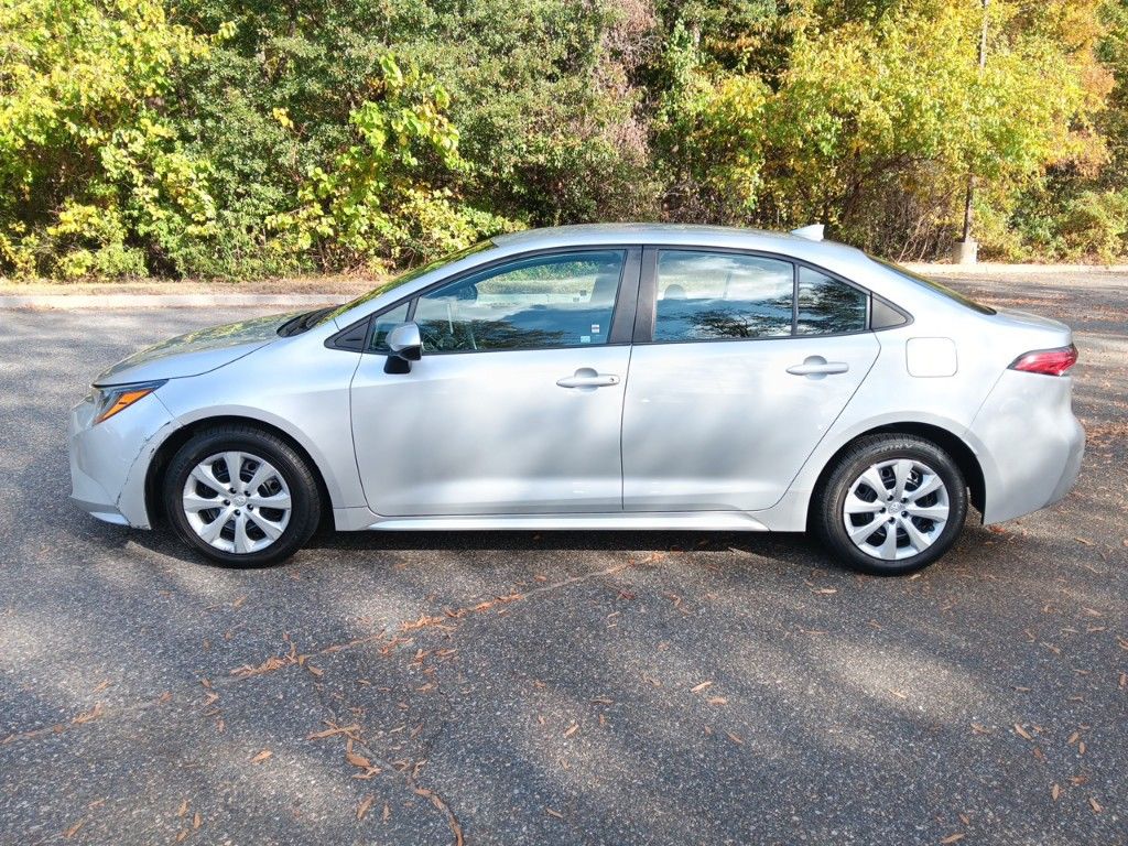 2021 Toyota Corolla LE 2