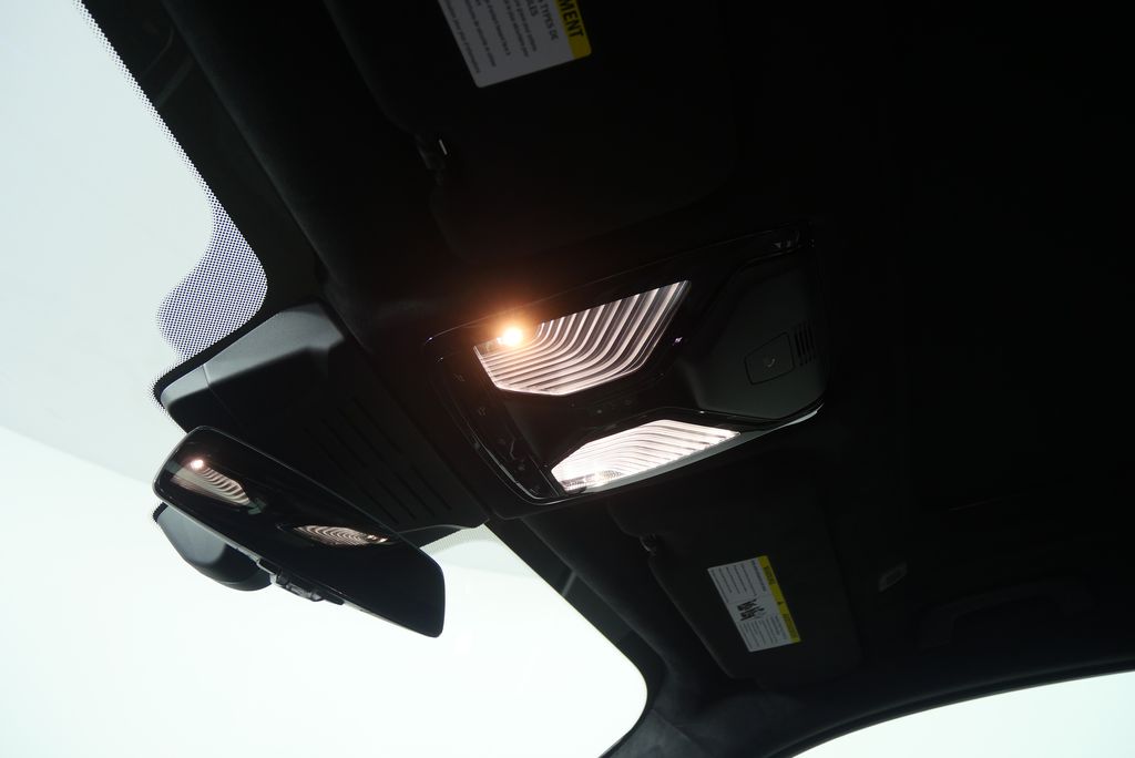 Thumbnail: 2026 BMW X7 - 21