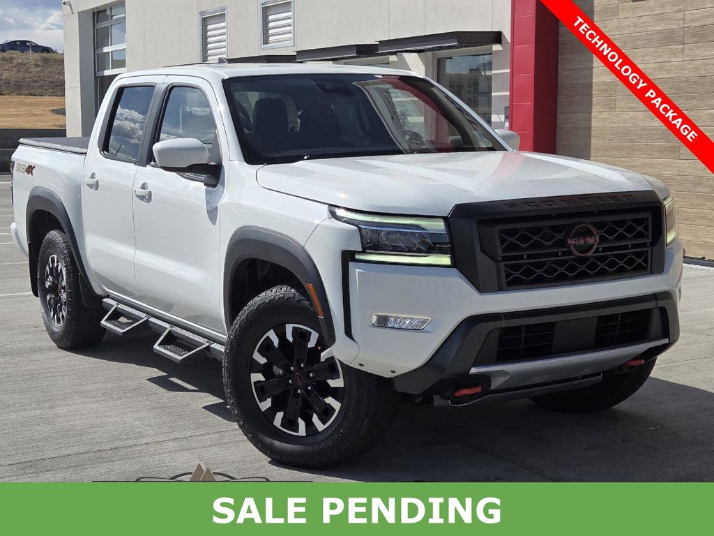 Glacier White 2022 Nissan Frontier PRO-4X Crew Cab 4WD Pickup Truck Four-Wheel Drive 9-Speed Automatic