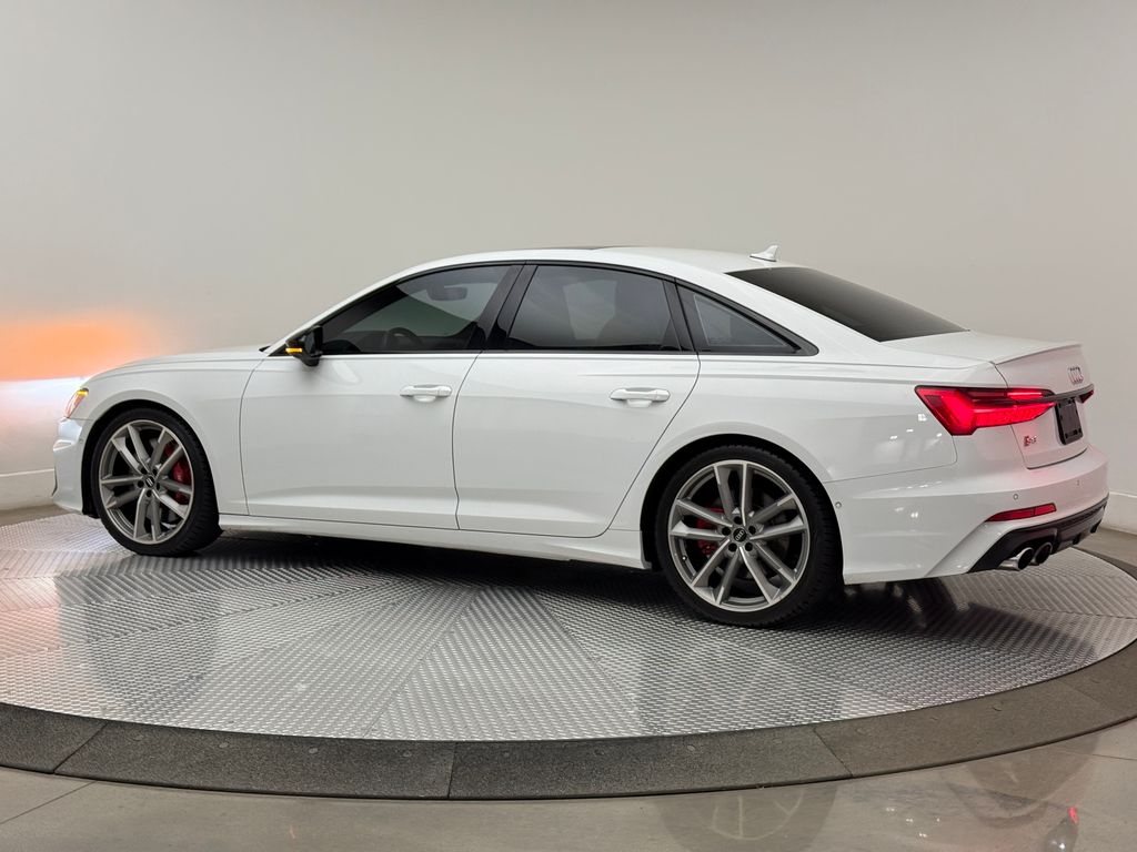 Thumbnail: 2020 Audi S6 - 10