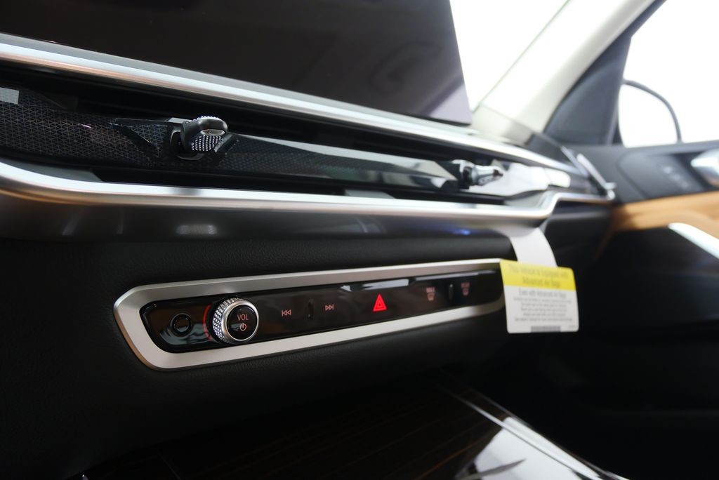 Thumbnail: 2026 BMW X7 - 22