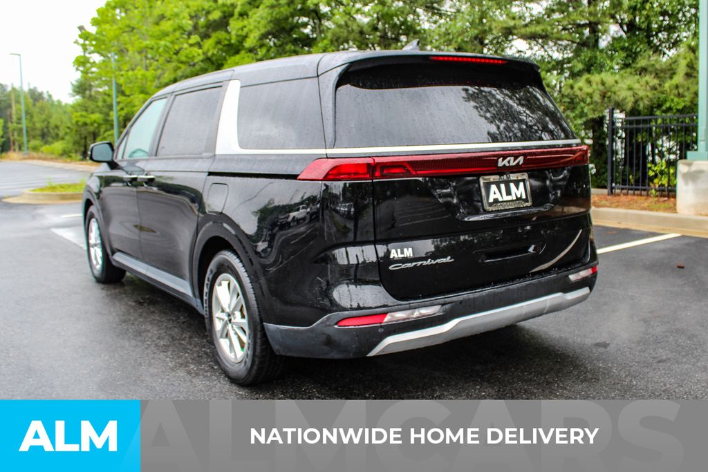 Used 2022 Black Kia LXS image 5