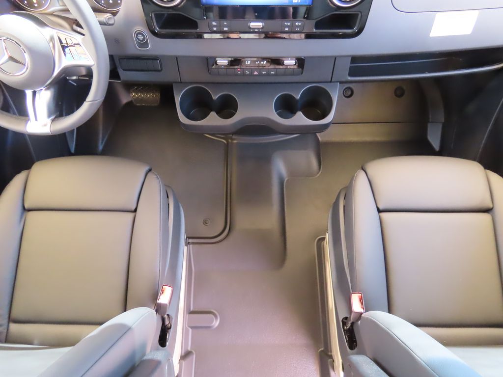 2025 Mercedes-Benz Sprinter 2500 16